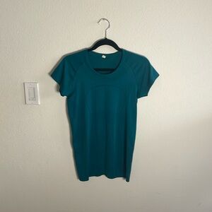 Lululemon T-shirt
